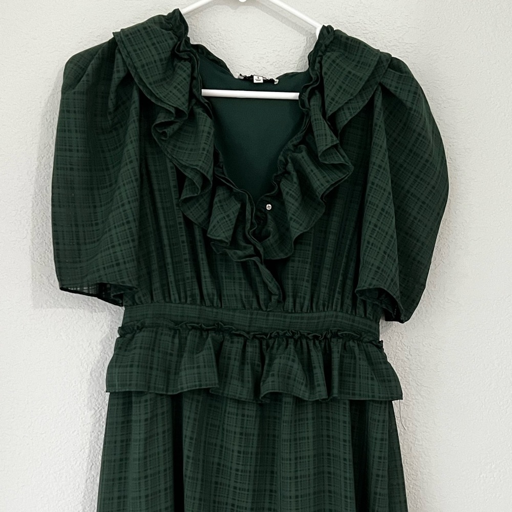 Flattering dress, perfect for many occasions.